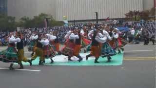 preview picture of video 'MZPiT Ełk tańczy na ulicznej paradzie w Korei Płd.'