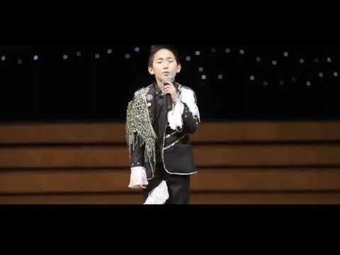 Мөнхийн дэргэд ээж