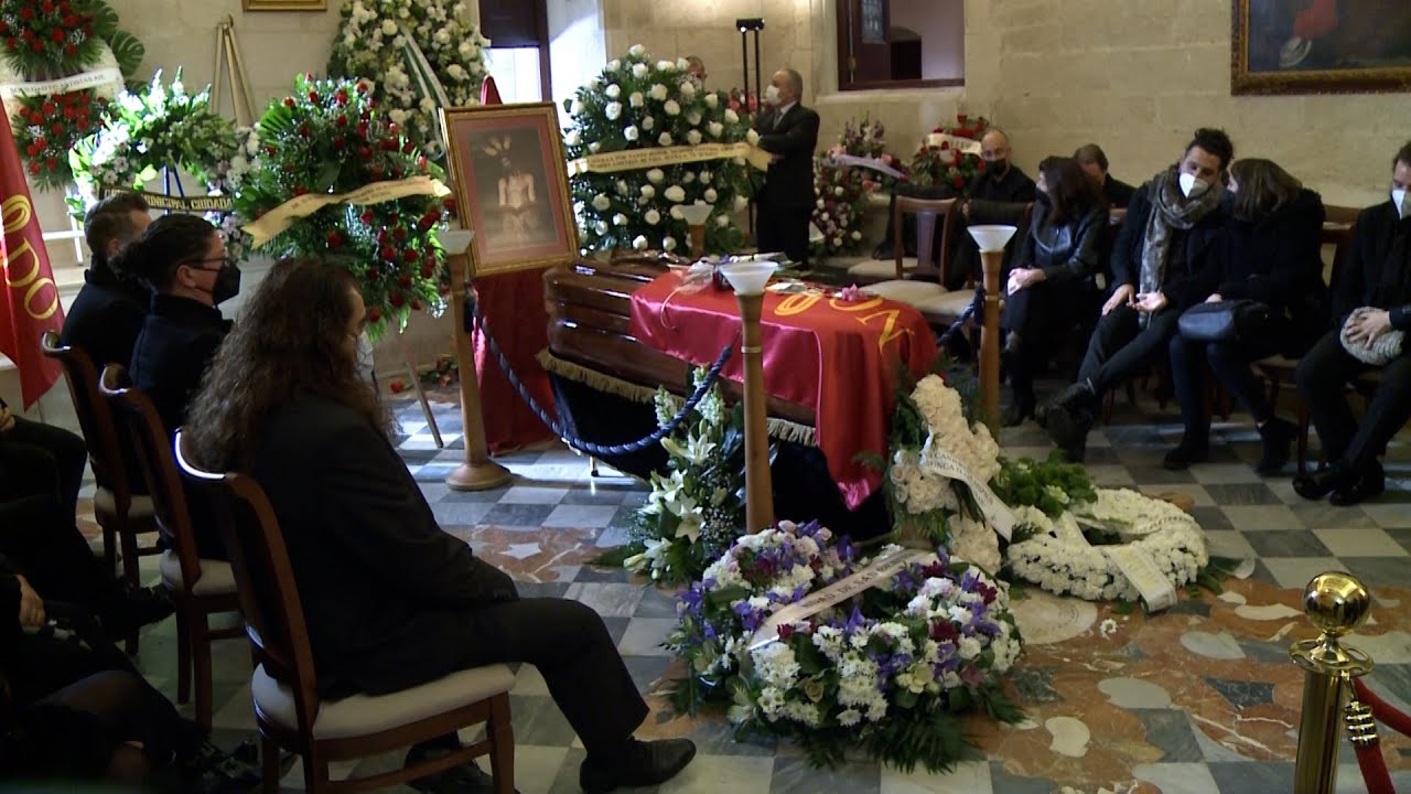 Multitudinario último adiós a Pascual González, fundador de 'Cantores de Híspalis'