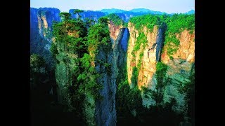 preview picture of video 'ZHANGJIAJIE & TIANMEN MOUNTAIN, China (by World Heritage Network)'