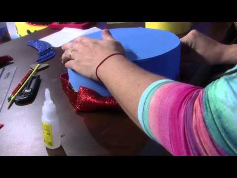 Mulher.com 23/01/2015 - Bolo em E.V.A Branca de neve Por Janaina Lourenço - Parte 2