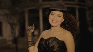 Video Sola Con Mi Soledad de Corazón Serrano