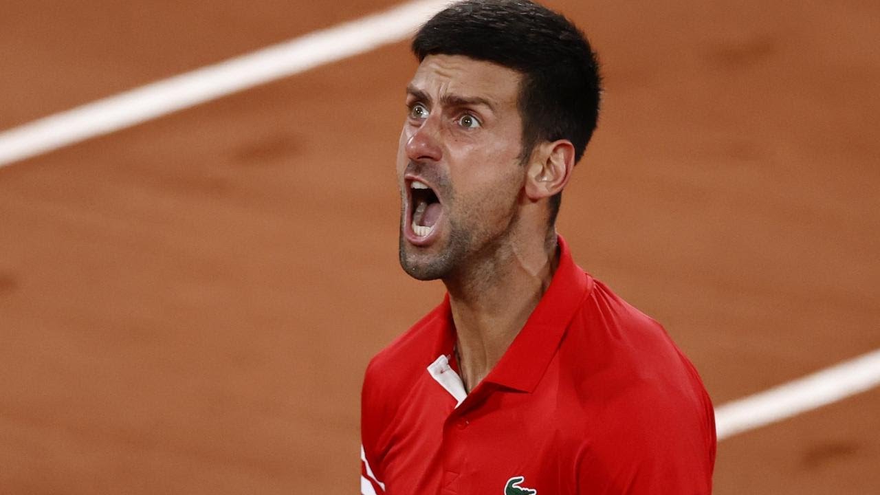 Roland Garros, urla e calci: crisi di nervi per Djokovic contro Berrettini