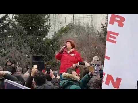 Selda Bağcan, Mumcu için ‘Uğurlar Olsun’ şarkısını söyledi