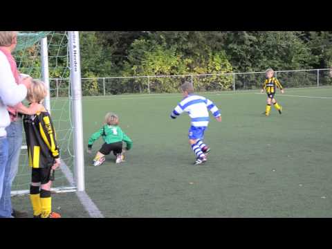 Oliveo F4 - HVV F12 Beker