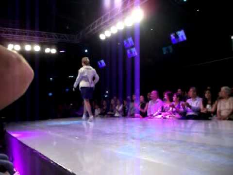 Coleção 'Entre o céu e o concreto' por Ingrid Etges Zandomeneco / Desfile de Moda UDESC - 2010