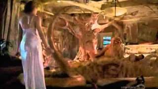 Elizabeth Banks video