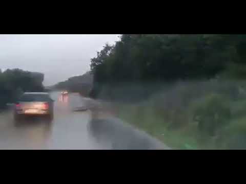 Shiu vërshon rrugën Makovc-Prishtinë