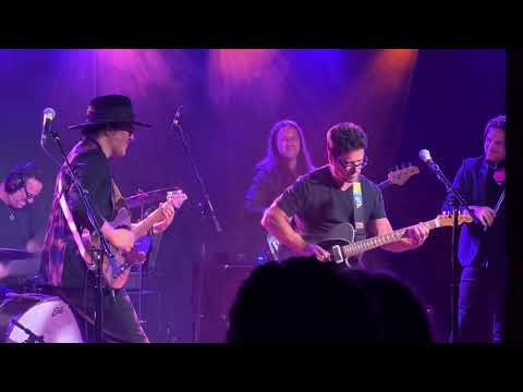 Andy Wood with Brent Mason - “Free Range Chicken”