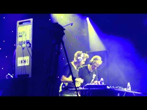IGC 2011, Tritonal playing Above & Beyond - Prelude