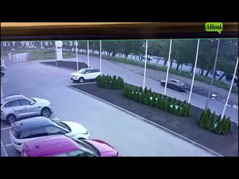 Слесарь автосалона разбил автомобиль Porshe 911 стоимостью 13 миллионов рублей
