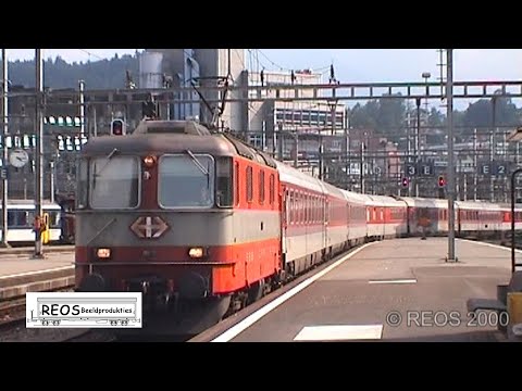 2000 [SDw] Bahnhof Luzern p 3 of 4 - Classic SBB in action with DB EC!