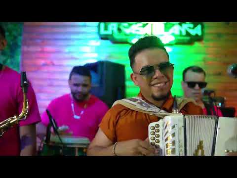 Como niño en cuna [El chamaquito del acordeón ] EN VIVO