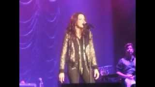 Martina McBride - Cry on the Shoulder of the Road