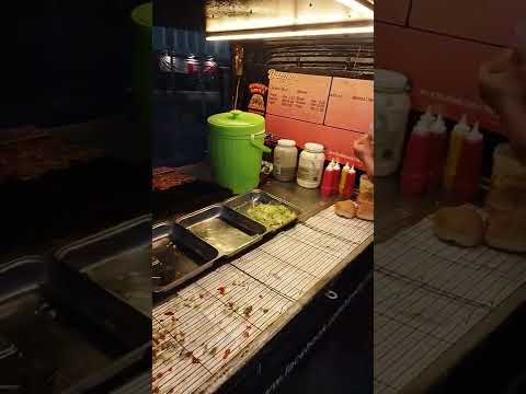 Beli street Burger 🍔 Bakar, RM 7.5 , di jalan Sungai Pinang, Penang MALAYSIA