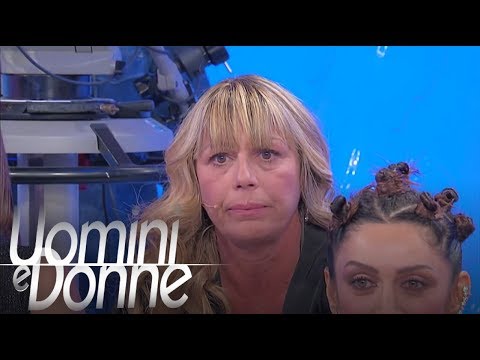 Uomini e Donne, Trono Over - Aurora scatena il parterre femminile