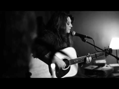 Adriana Moragues y Elvira Sastre - A solas