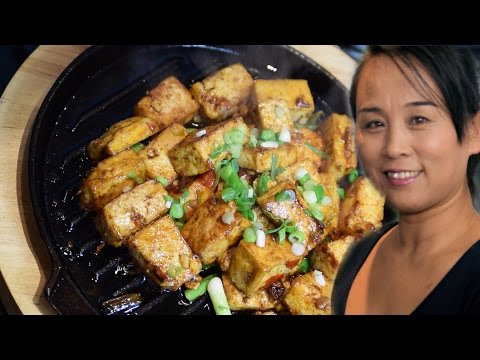 Sichuan Spicy Tofu on Hot Plate (Chinese Style Cooking Recipe) Video