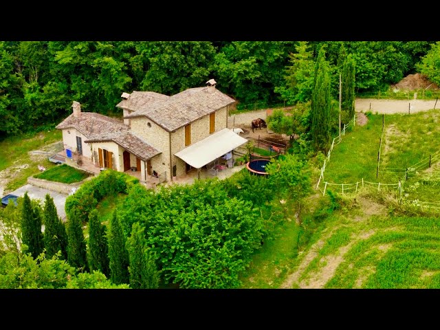 CD1008, near Gubbio, elegant country house  in perfect condition, with land and great views!