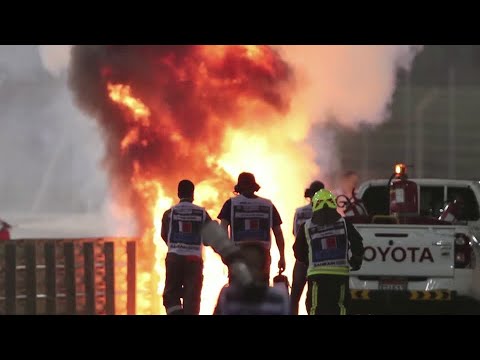 羅曼-格羅斯讓在F1巴林站撞車事故中的 "奇蹟 "逃學生。 (Romain Grosjean's 'miracle' escape from F1 Bahrain crash)