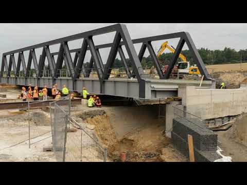 Výsun železničního mostu přes silnici I/35 u Ktové