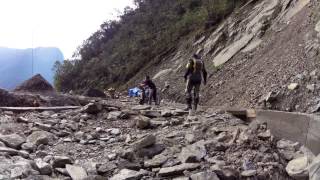 preview picture of video 'Todesstrasse mit Hindernissen Bolivien'