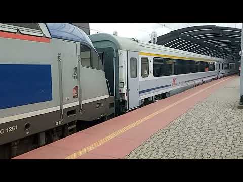 Odjazd pociągu IC ,,Wawel" reakcji Kraków Główny- Berlin HBF opuszcza stację Katowice