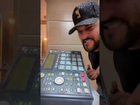 DJ Créu relembrando o duelo Furacão 🌪️ 2000 X Pipos. Duas equipes tradionalissimas do funk do RJ.