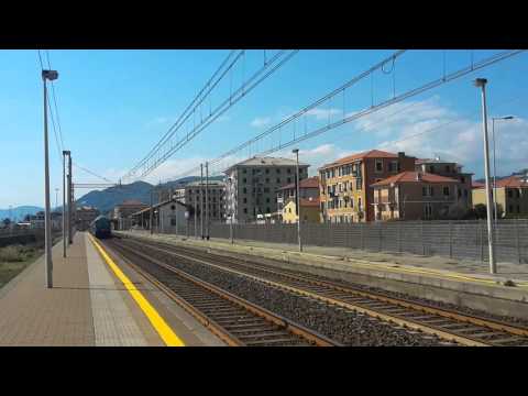 E656-082 sul EXP 14023 Ventimiglia-Reggio Calabria C.Le in transito a Lavagna