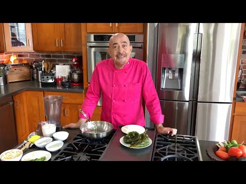 Chiles Rellenos en Crema de Elote