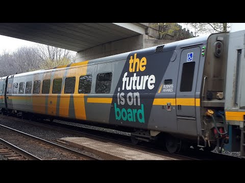 (3476) (Back To Back) VIA 71 - 910 & 912 At Woodstock