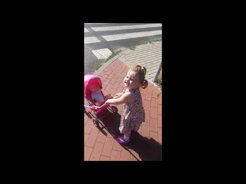 Marcelinka Playing with Baby Doll Stroller / Spacer 2 letniej dziewczynki z wózkiem