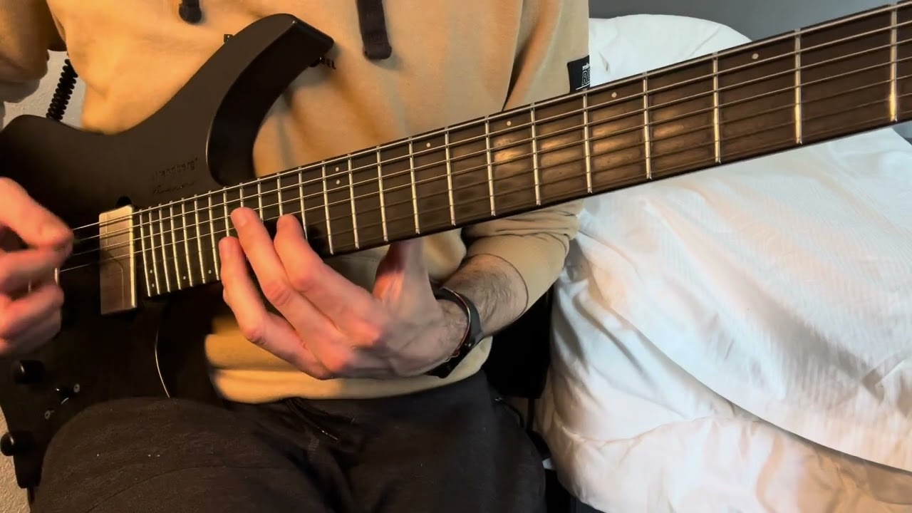Roberto Barlocci playing Avicii's Waiting for Love using only index finger and pinky on the fretboard