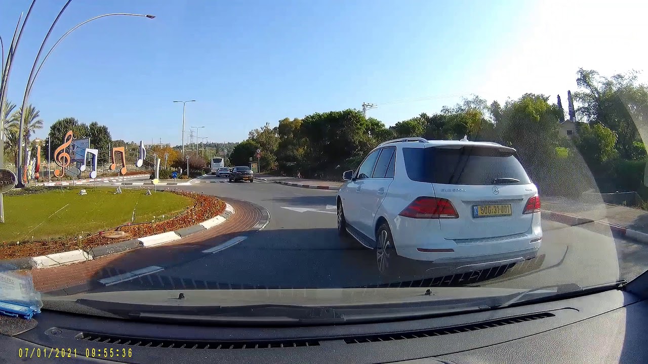סטייה בנתיב במעגל דו נתיבי