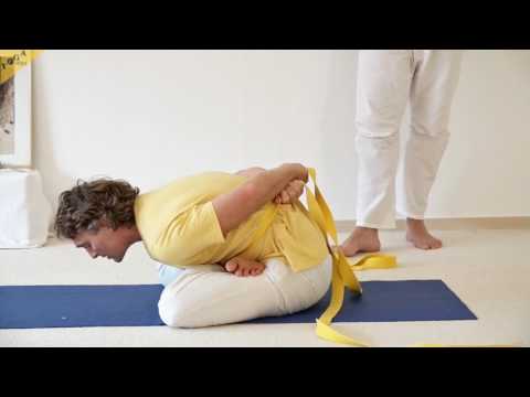 Gebundene Lotosstellung mit Vorwärtsbeuge - Yoga Mudra - 84 Hauptasanas - Teil 40