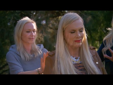 Gunilla På Isabels Fruträff (Del 1 av 4) - Svenska Hollywoodfruar (S11 Ep4)