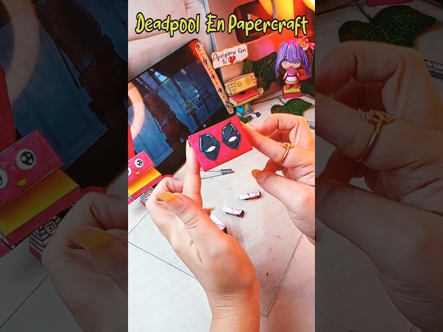 Vídeo relacionado con QQUEEN Calcomanías de pared de anime de Wolverine y Deadpool 3D, vinilo multicolor, estilo de dibujos animados de anime, uso en interiores, 1 unidad