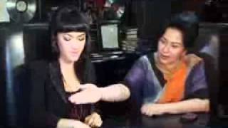 Download lagu Dewi Perssik Tetap Tidak Memihak Julia Perez - CumiCumi.com mp3 Download lagu Dewi Perssik Tetap Tidak Memihak Julia Perez - CumiCumi.com mp3