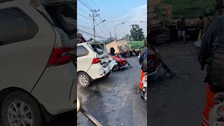 Download lagu Gara gara ada  kecelakaan beruntun #shorts #minivlog #comedy #sidoii mp3