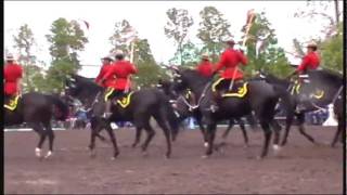 preview picture of video 'Carousel de la gendarmerie royale du Canada'