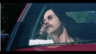 Musik-Video-Miniaturansicht zu Live in the Moment Songtext von Portugal. The Man