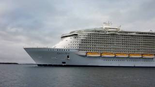 preview picture of video 'OASIS of the SEAS departure from Turku 30.10.2009'