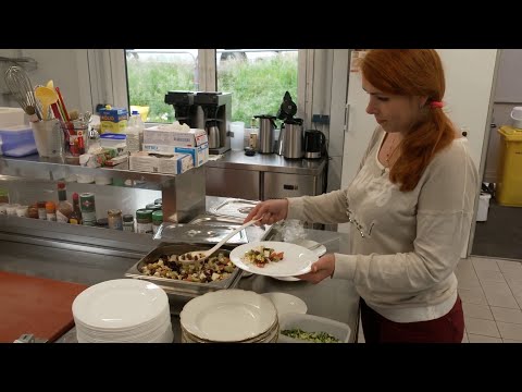 Ukrainer im Ahrtal: Geflüchtete helfen Flutopfern