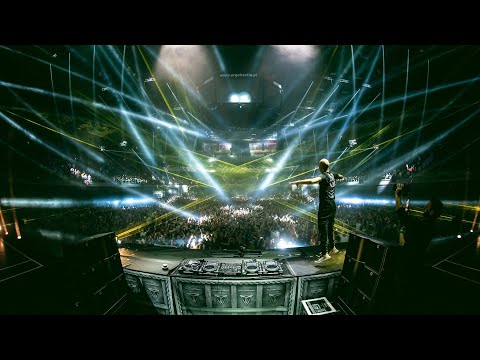 @ViniViciMusic play 'Armin van Buuren & Vini Vici - Yama' (Live at Transmission Poland 2022) [4K]