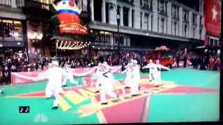 2014 Macy's Thanksgiving Day Parade opening "On The Town"