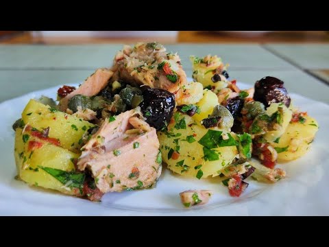 Insalata di patate lesse napoletana semplice o con tonno, olive, capperi e pomodori secchi