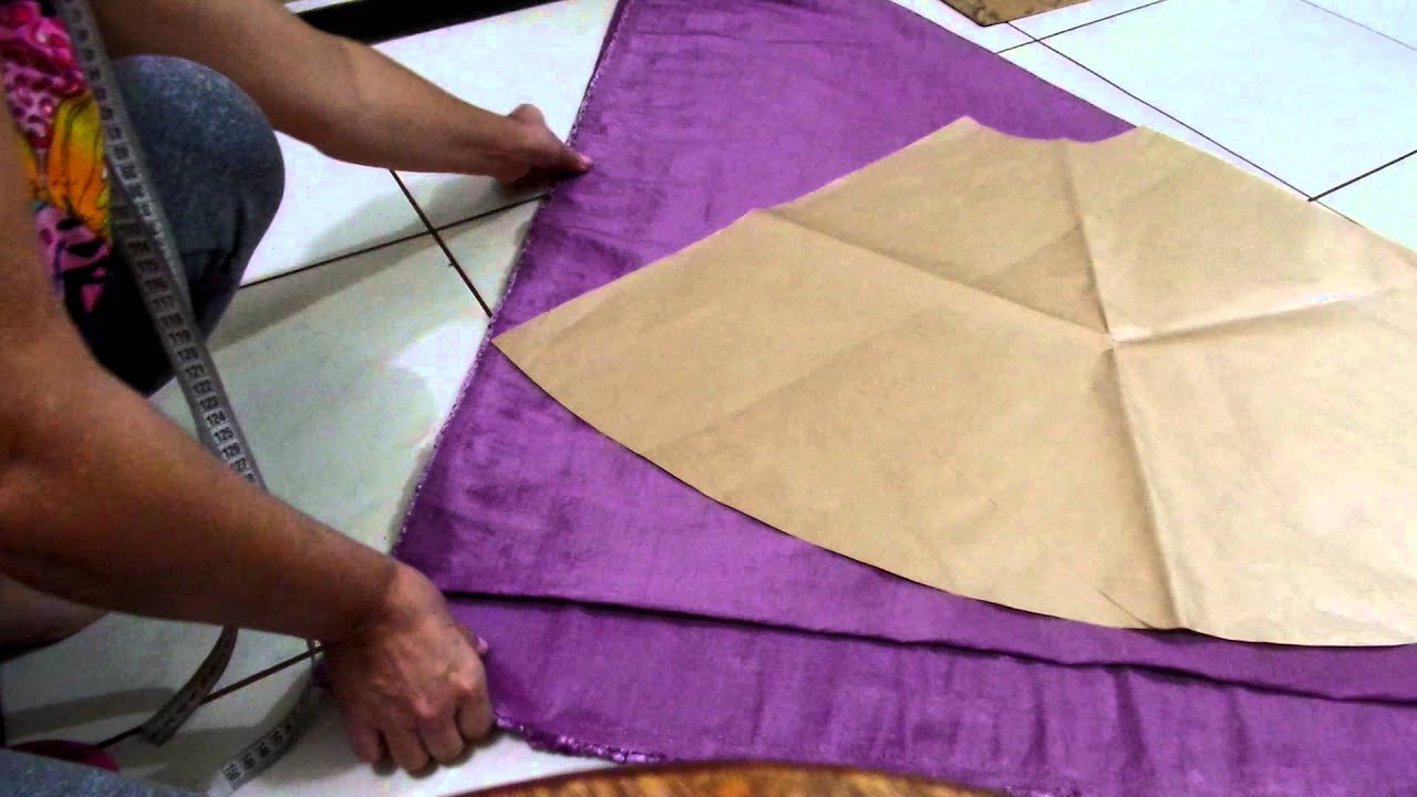 Como dobrar o tecido pra cortar saia godê em 1/4. Aula 72