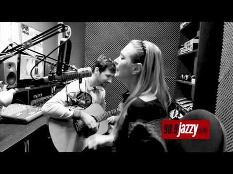 VOGA VIKI -  "DON'T HOLD IT BACK" A JAZZY HUNGARICUMBAN