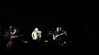 Weird Al Yankovic covers The Who’s Squeeze Box in Minneapolis 2018-04-04