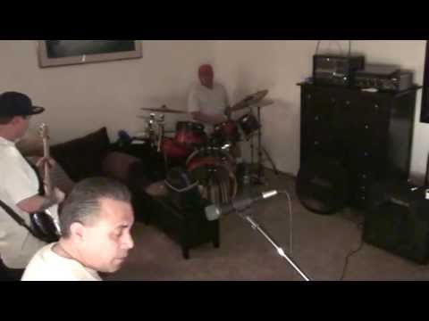 "BLUZ XPRECIANS" Dengue Woman in LA Ca